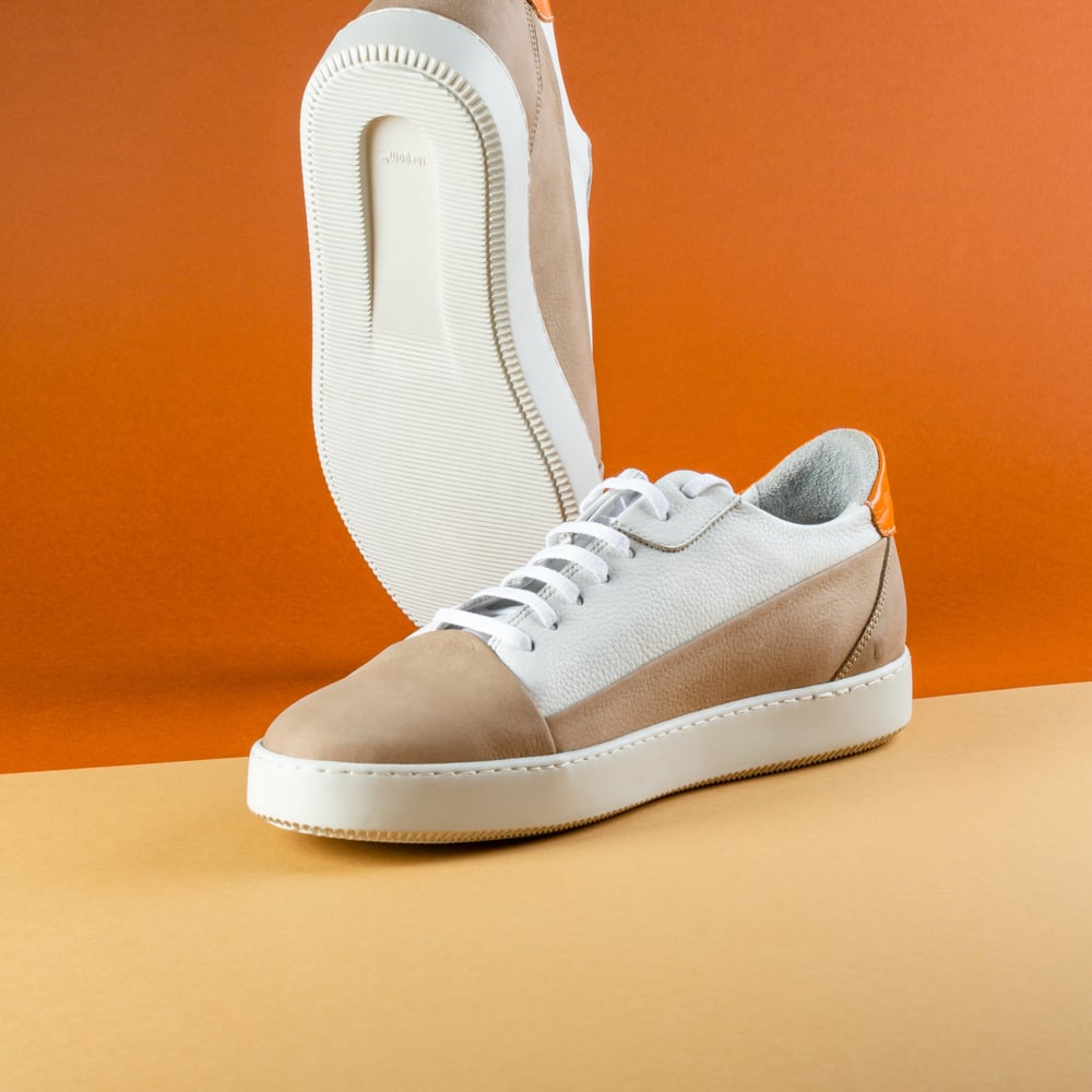 Sneaker main view
